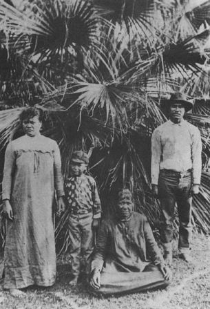 Ko'olau with his wife, son, and mother-in-law. Photo taken before his exile in the Kalalau Valley. 
